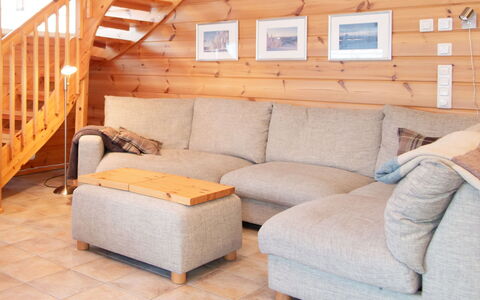 Tahkontupa: Mobilia, Pavimentazione, Legna, Pavimento, Interior Design, Divano, Soggiorno, Casa, Pavimento In Legno, Camera