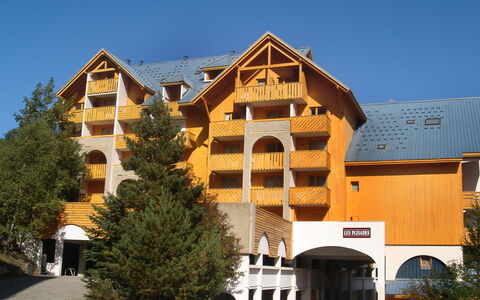 Chalets du Soleil: Cielo, Costruzione, Pianta, Finestra, Albero, Casa, Quartiere, Zona Residenziale, Condominio, Villetta