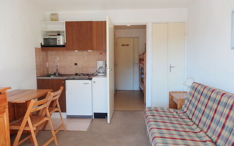 Chalets du Soleil: Camera, Proprietà, Mobilia, Costruzione, Pavimento, Casa, Letto, Interior Design, Immobiliare, Appartamento