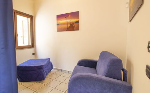 Fisherman Cove: Proprietà, Comfort, Cornice, Legna, Finestra, Interior Design, Tenda, Pavimento, Pavimentazione