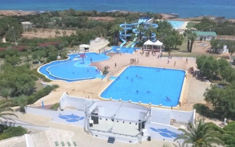 Carovigno 680: Acqua, Proprietà, Piscina, Azzurro, Località Balneare, Albero, Corpo D'Acqua, Tempo Libero, Urban Design, Paesaggio