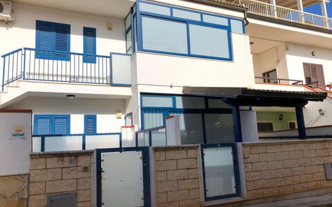 Santa Croce Camerina 120: Proprietà, Finestra, Costruzione, Blu, Cielo, Quartiere, Zona Residenziale, Casa, Shade