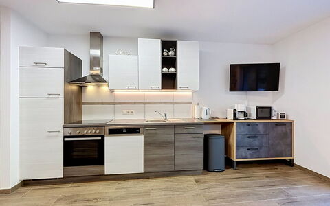 Apart Annabell: Mobilia, Cabinetry, Controsoffitto, Cucina, Elettrodomestico Da Cucina, Pavimentazione, Interior Design, Legna, Apparecchio Major, Soffitto