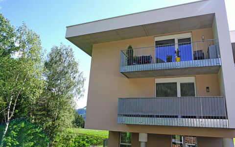 Apart Annabell: Pianta, Giorno, Cielo, Costruzione, Finestra, Albero, Vegetazione, Urban Design, Shade, Quartiere