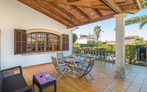 Dofins Bahia Azul: Mobilia, Tavolo, Pianta, Proprietà, Sedia, Cielo, Vaso Di Fiori, Interior Design, Piscina, Architettura