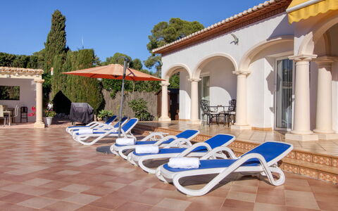 Villa Mamounia 2: Cielo, Pianta, Costruzione, Azzurro, Shade, Albero, Mobili Da Esterno, Sedia, Piscina, Tempo Libero