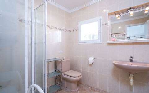 Salamanca: Specchio, Costruzione, Lavello, Idraulico Fixture, Proprietà, Soffione Doccia, Rubinetto, Bagno, Casa, Viola