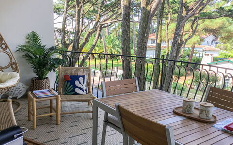 Hossegor 355: Mobilia, Tavolo, Pianta, Shade, Albero, Mobili Da Esterno, Legna, Sedia, Tavolo Esterno, Vaso Di Fiori