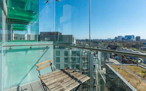 Avant-Garde, Shoreditch: Arbusto, Giardino, Zona Residenziale, Comunita 'Impianto, Lotto, Groundcover, Landscaping, Backyard, Cortile