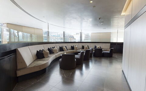 Liverpool Street, Shoreditch: Mobilia, Divano, Tavolo, Interior Design, Costruzione, Pavimentazione, Architettura, Pavimento, Sala, Divano Letto