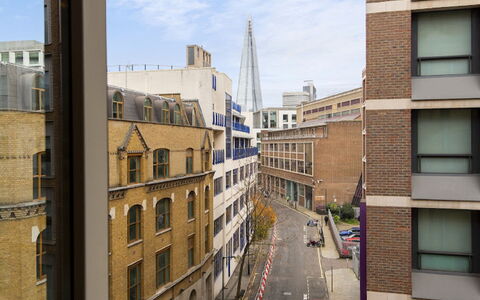 Great Suffolk Street, Waterloo: Cielo, Costruzione, Finestra, Nube, Palazzone, Urban Design, Quartiere, Condominio, Manto Stradale, Città