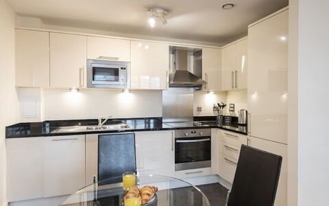 Great Suffolk Street, Waterloo: Cabinetry, Controsoffitto, Elettrodomestico Da Cucina, Cucina Stufa, Cucina, Lavello, Rubinetto, Lavandino Della Cucina, Costruzione, Illuminazione