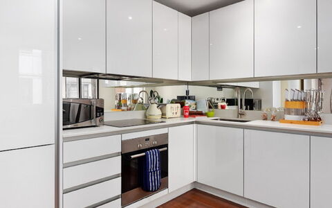 Chancery Lane, Central London: Controsoffitto, Cabinetry, Costruzione, Mobilia, Lavello, Lavandino Della Cucina, Elettrodomestico Da Cucina, Cucina Stufa, Rubinetto, Cucina