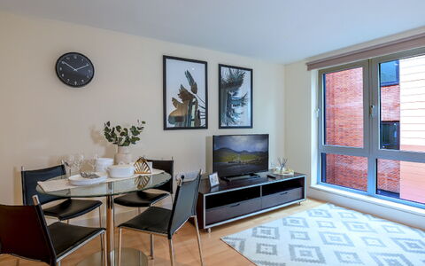 Sir Jl: Cornice, Mobilia, Pianta, Proprietà, Divano, Tavolo, Finestra, Legna, Soggiorno, Costruzione