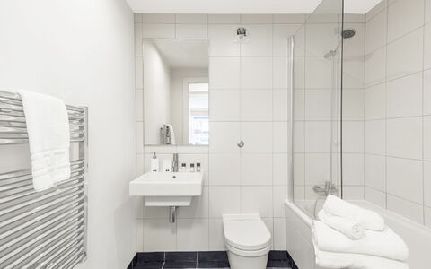 Sir Jl: Specchio, Idraulico Fixture, Costruzione, Rubinetto, Lavello, Bagno, Viola, Architettura, Pavimentazione