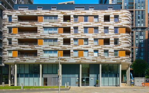 Indescon Studio: Giorno, Costruzione, Appartamento, Facciata, Zona Urbana, Architettura, Area Metropolitana, Condominio, Edificio Commerciale