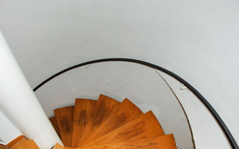 Antica Scuderia: Legna, Le Scale, Color Legno, Pavimentazione, Latifoglie, Pianta, Tinte E Ombre, Vernice, Ombrello, Albero