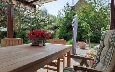 Villa Kievit with Sauna and Parking