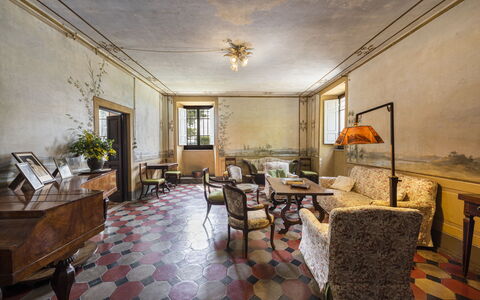 Villa Vigliano: Mobilia, Proprietà, Cornice, Costruzione, Divano, Legna, Pianta, Tavolo, Soggiorno, Interior Design