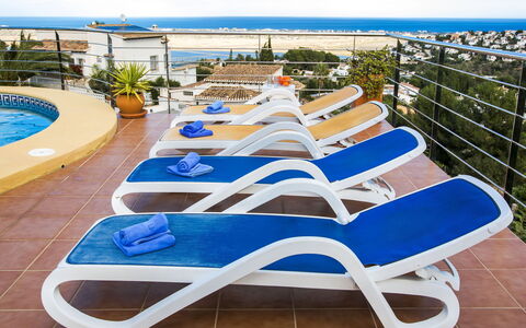 Villa Charly: Acqua, Cielo, Blu, Azzurro, Lettino, Mobili Da Esterno, Pianta, Shade, Tempo Libero, Piscina