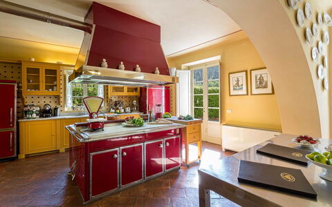 Villa Vaccoli: Cabinetry, Mobilia, Pianta, Controsoffitto, Tavolo, Pianta Della Casa, Costruzione, Cucina, Interior Design, Legna