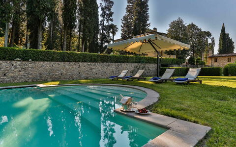 Villa Vaccoli: Acqua, Pianta, Proprietà, Cielo, Ombrello, Piscina, Albero, Natura, Azzurro, Shade