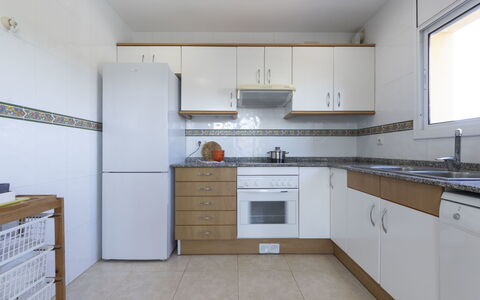 Poblamar: Cabinetry, Lavello, Proprietà, Rubinetto, Controsoffitto, Lavandino Della Cucina, Cucina, Cucina Stufa, Legna, Finestra