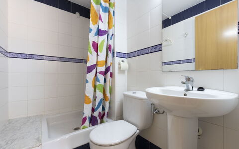 Poblamar: Specchio, Idraulico Fixture, Proprietà, Fotografia, Rubinetto, Lavello, Costruzione, Bagno, Lavandino Del Bagno, Viola