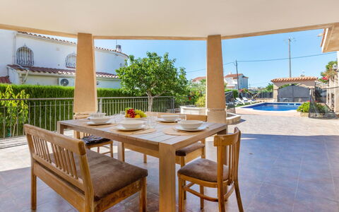 Villa Cantos: Mobilia, Sedia, Tavolo, Cucina & Sala Da Pranzo Tavolo, Mobili Da Esterno, Tavolo Esterno, Shade, Color Legno, Terrazza, Sala Da Pranzo