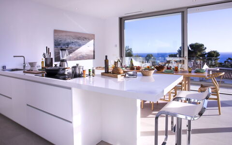 Villa Halcon al Mar: Proprietà, Tavolo, Costruzione, Interior Design, Pavimento, Scrivania, Pavimentazione, Scaffalature, Immobiliare, Cucina