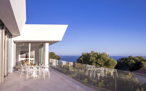 Villa Halcon al Mar: Cielo, Pianta, Costruzione, Sedia, Shade, Località Balneare, Legna, Casa, Portico, Condominio