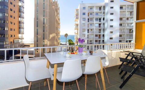 Costa Blanca Ii: Costruzione, Proprietà, Mobilia, Finestra, Sedia, Tavolo, Cielo, Azzurro, Urban Design, Architettura