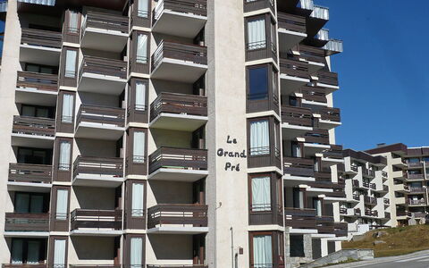 Tignes 230: Costruzione, Giorno, Proprietà, Cielo, Palazzone, Urban Design, Condominio, Rettangolo, Quartiere, Albero