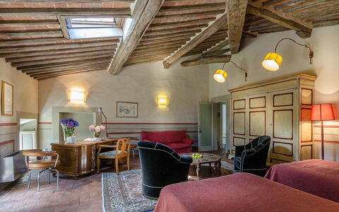 Villa Vorno: Proprietà, Mobilia, Cornice, Tavolo, Sedia, Lampada, Illuminazione, Legna, Soggiorno, Divano