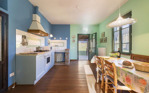 Villa Rosata: Cabinetry, Mobilia, Controsoffitto, Proprietà, Cucina, Elettrodomestico Da Cucina, Legna, Illuminazione, Interior Design, Architettura