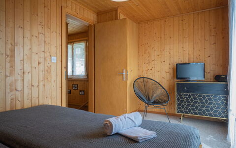Phipalo: Mobilia, Proprietà, Costruzione, Comfort, Legna, Tessile, Interior Design, Telaio Del Letto, Illuminazione, Architettura
