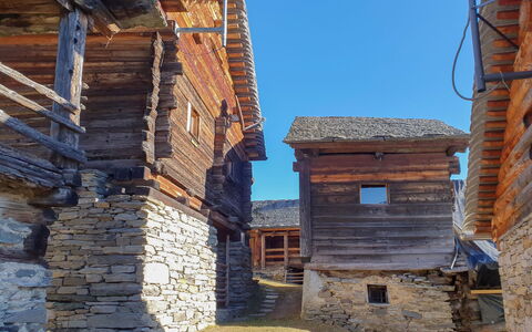 Rustico Bel Panorama: Cielo, Costruzione, Finestra, Legna, Casa, Brick, Facciata, Tetto, Manto Stradale, Muratura