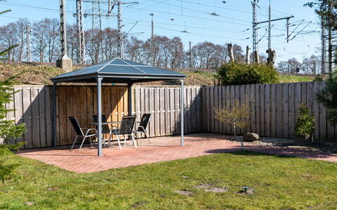 Norddeich 183: Tetto, Shade, Gazebo, Giardino, Struttura Esterna, Padiglione, Baldacchino, Edifici Giardino, Cortile, Mobili Da Esterno