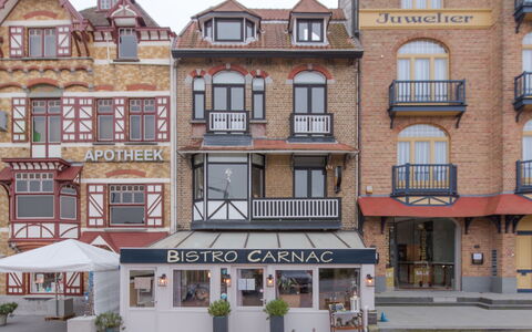 Carnac View - Top Floor Appartment: Pianta, Finestra, Costruzione, Proprietà, Vaso Di Fiori, Urban Design, Quartiere, Pianta Della Casa, Immobiliare, Condominio