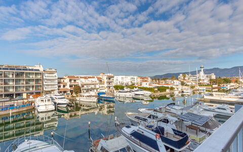 Port Salins: Nube, Cielo, Barca, Costruzione, Moto D'Acqua, Acqua, Veicolo, Infrastruttura, Corpo D'Acqua, Urban Design