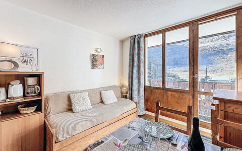 Tignes 330: Appartamento, Mobilia, Camera, Catena Montuosa, Soffitto, Geomorfologia Glaciale, Alpi, Hotel, Cuscino, Camera Da Letto