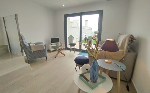 Residencial Panoramic: Mobilia, Sedia, Comfort, Tavolo, Costruzione, Interior Design, Legna, Pavimento, Bracciolo