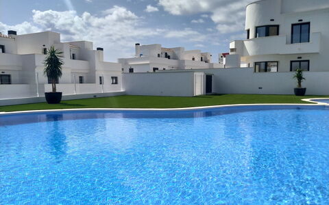 Residencial Panoramic: Acqua, Cielo, Nube, Costruzione, Pianta, Piscina, Finestra, Azzurro, Casa, Tempo Libero