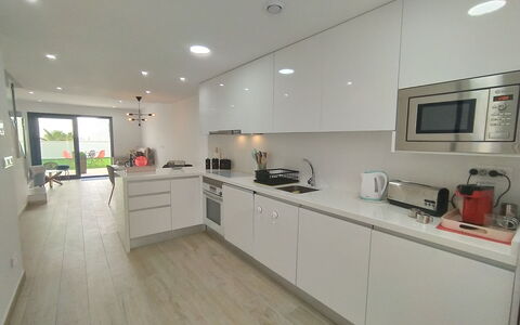 Residencial Panoramic: Cabinetry, Controsoffitto, Cucina, Costruzione, Elettrodomestico Da Cucina, Cucina Stufa, Elettrodomestico, Interior Design, Legna