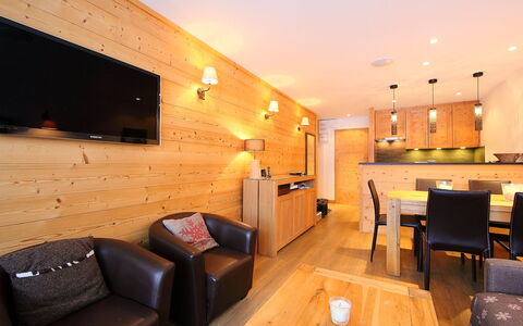 Tignes 340: Interior Design, Camera, Costruzione, Proprietà, Parete, Architettura, Mobilia, Pavimento, Soffitto, Design