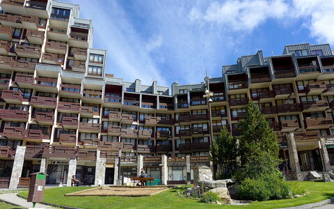 Tignes 350: Nube, Costruzione, Pianta, Cielo, Proprietà, Palazzone, Urban Design, Condominio, Zona Residenziale, Quartiere