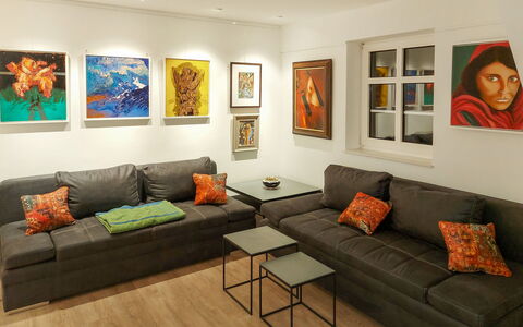 Grenzenlos: Tavolo, Mobilia, Divano, Cornice, Proprietà, Verde, Comfort, Arancia, Divano Letto, Interior Design