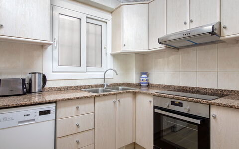 Hawai: Controsoffitto, Cabinetry, Proprietà, Costruzione, Lavandino Della Cucina, Lavello, Cucina Stufa, Elettrodomestico Da Cucina, Cucina, Rubinetto
