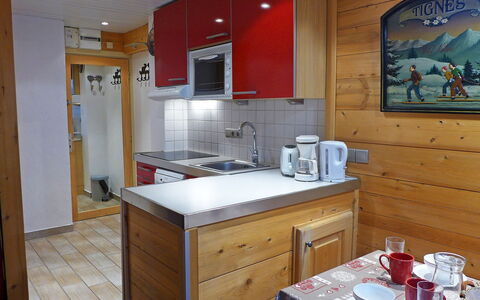 Tignes 375: Camera, Controsoffitto, Proprietà, Cabinetry, Cucina, Mobilia, Costruzione, Interior Design, Casa, Casa