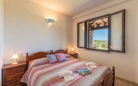 La Caletta 840: Mobilia, Proprietà, Finestra, Comfort, Azzurro, Legna, Costruzione, Illuminazione, Cuscino